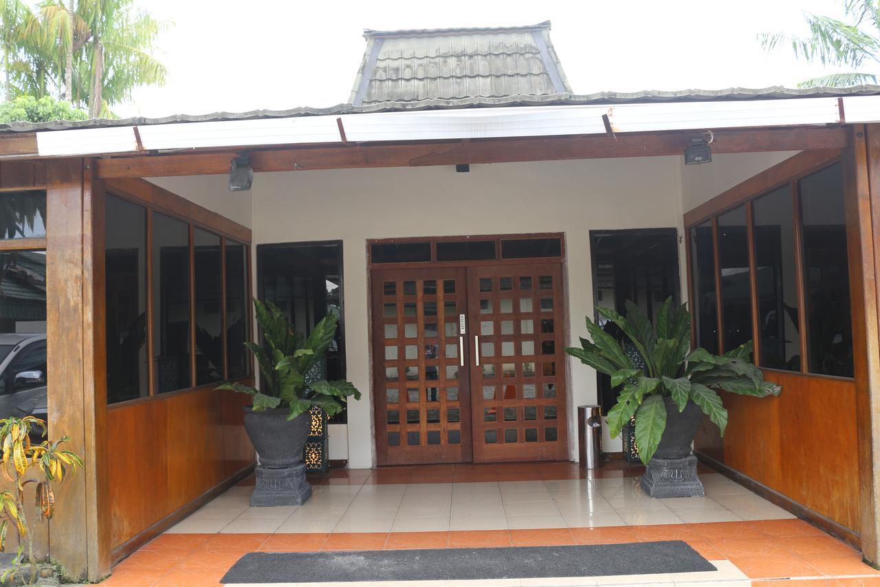 Serayu Hotel Timika Exterior photo