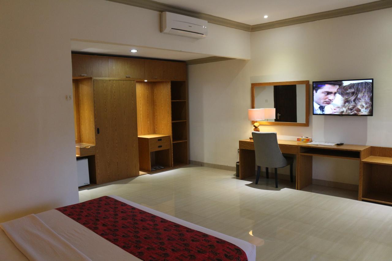Serayu Hotel Timika Exterior photo